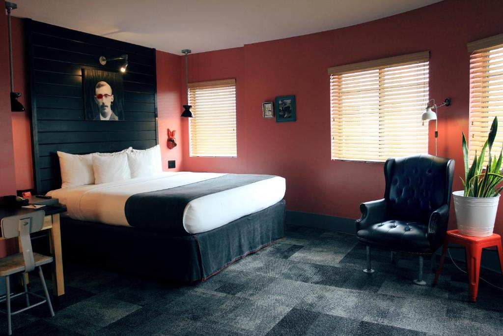 Hotel Gaythering - Gay Hotel - All Adults Welcome - main image