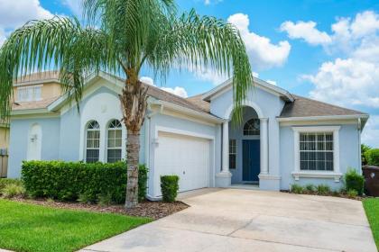 A wonderful 4 bedroom villa with a private pool at Calabay tower Lakes Florida