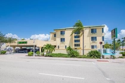 Naples Park Central Hotel - image 4
