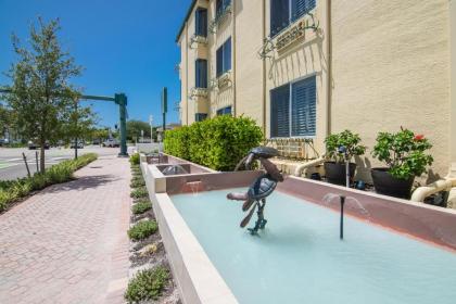 Naples Park Central Hotel - image 5