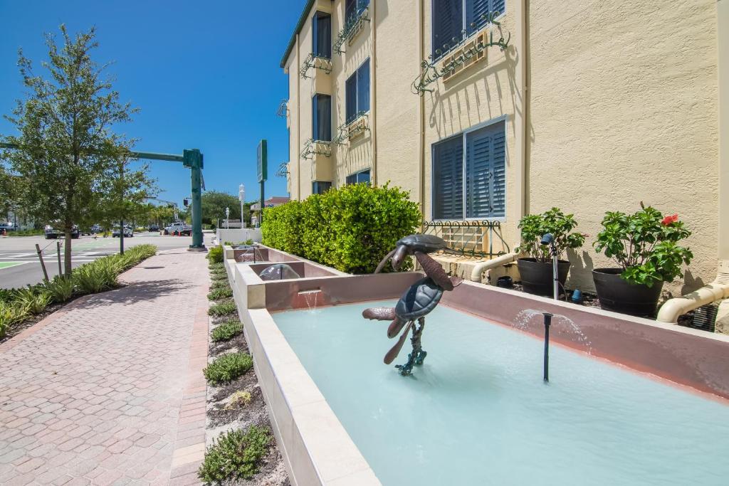 Naples Park Central Hotel - image 5