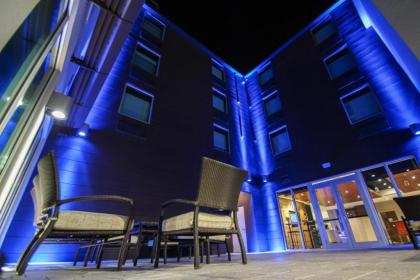 Holiday Inn Express & Suites Miami Airport East an IHG Hotel - image 3