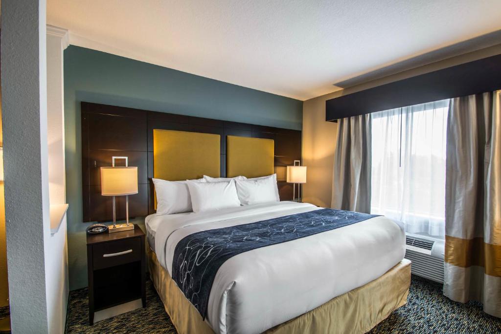 Comfort Suites Fort Lauderdale Airport South & Cruise Port - main image