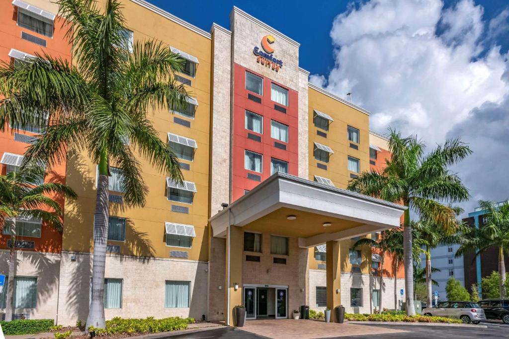 Comfort Suites Fort Lauderdale Airport South & Cruise Port - image 3