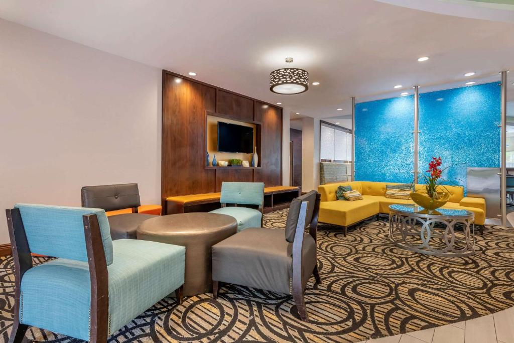Comfort Suites Fort Lauderdale Airport South & Cruise Port - image 5