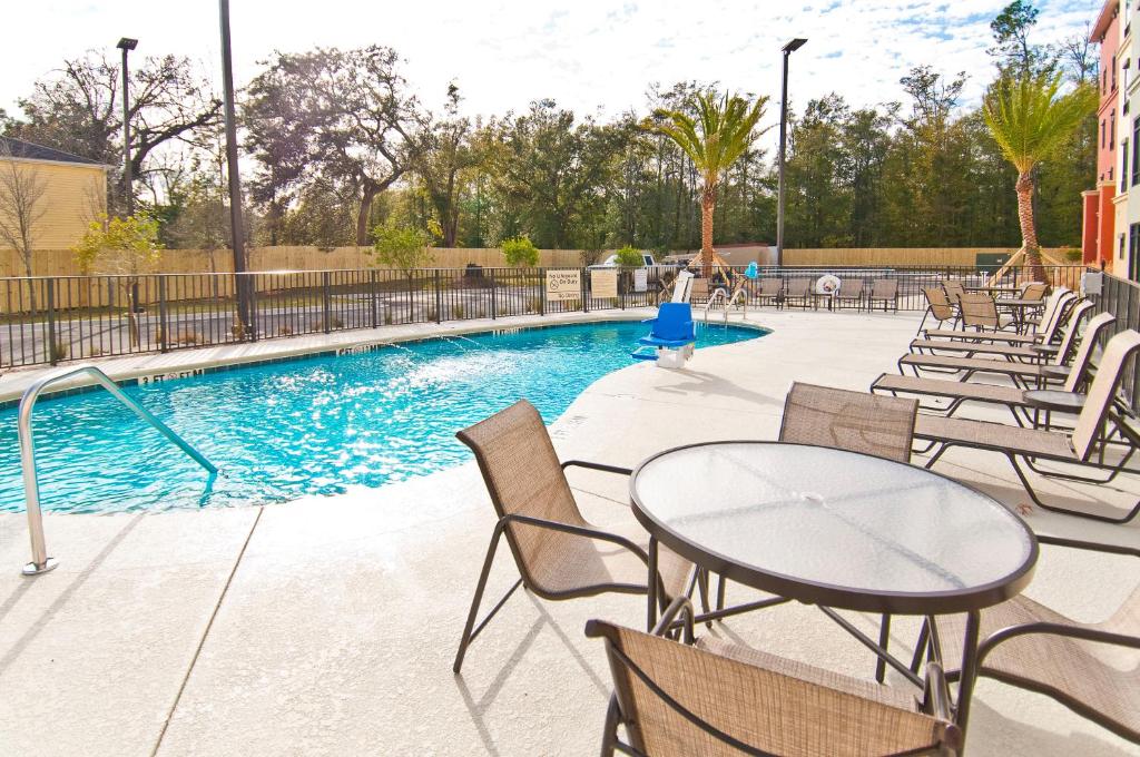 Hampton Inn & Suites Pensacola/I-10 Pine Forest Road - image 3