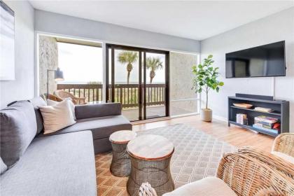 Island View 2 Bedrooms Sleeps 8 Ocean Front Pool Tennis WiFi - image 1