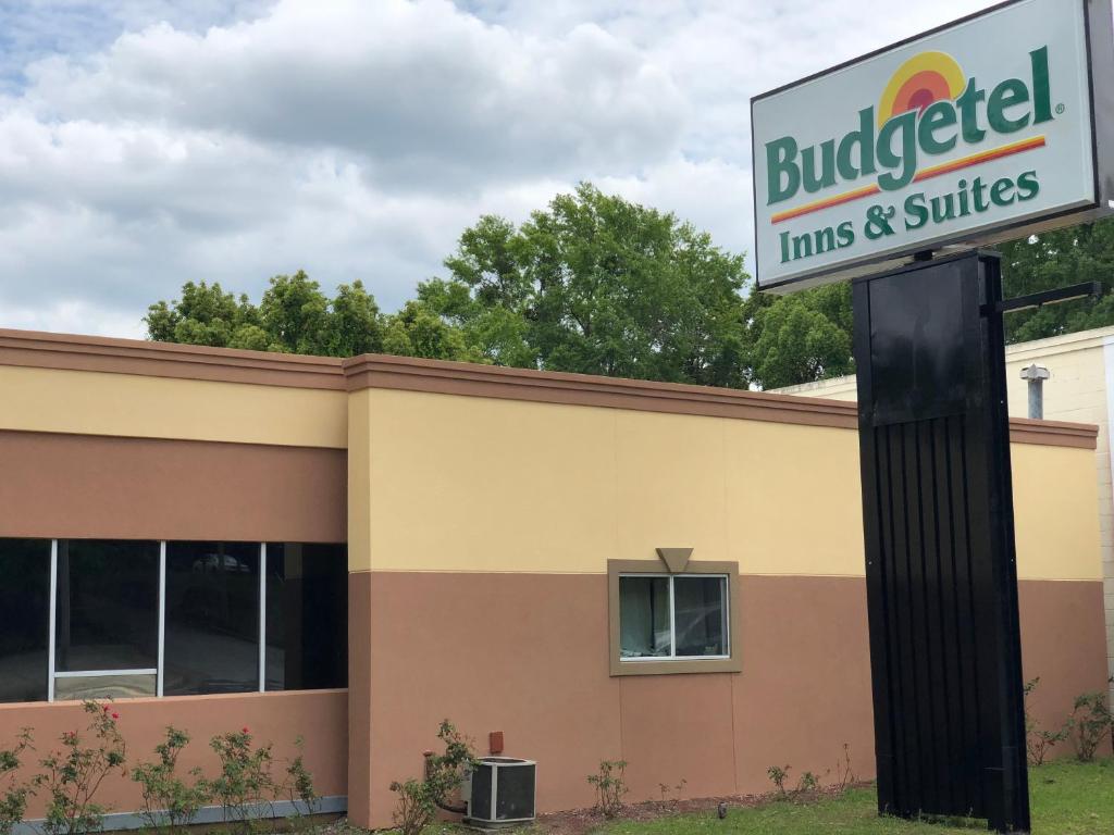 Budgetel Inn & Suites - main image