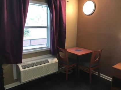 Budgetel Inn & Suites - image 3