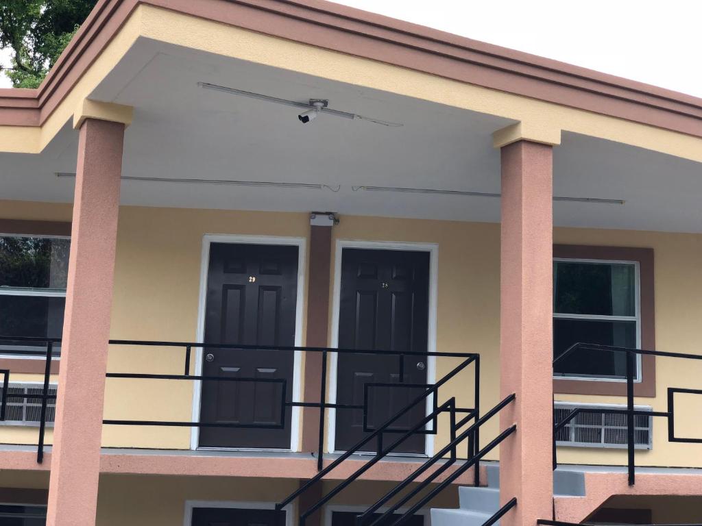 Budgetel Inn & Suites - image 5