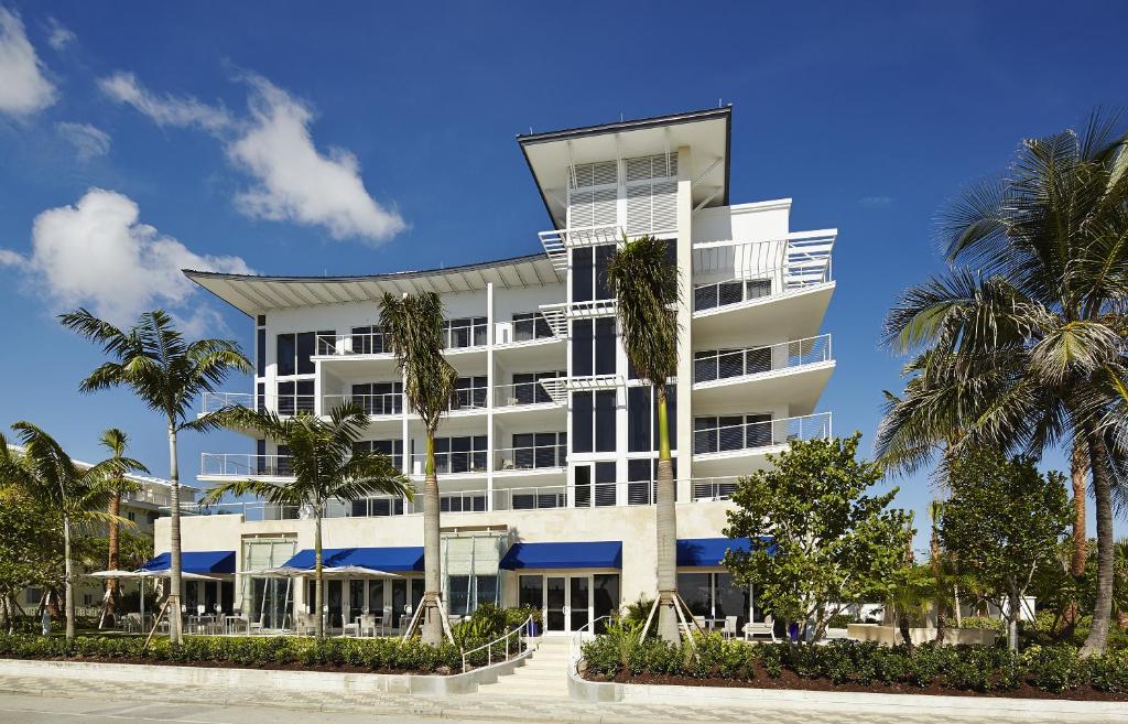 Royal Blues Hotel - main image