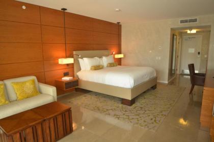 Royal Blues Hotel - image 5