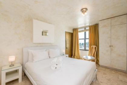 Netherland Two-Bedroom Apartments by Royal Stays - image 2