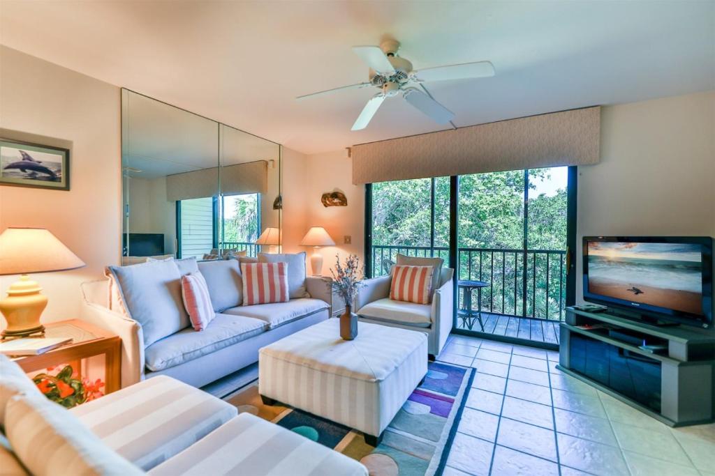 LAKE PALMS 1 - main image