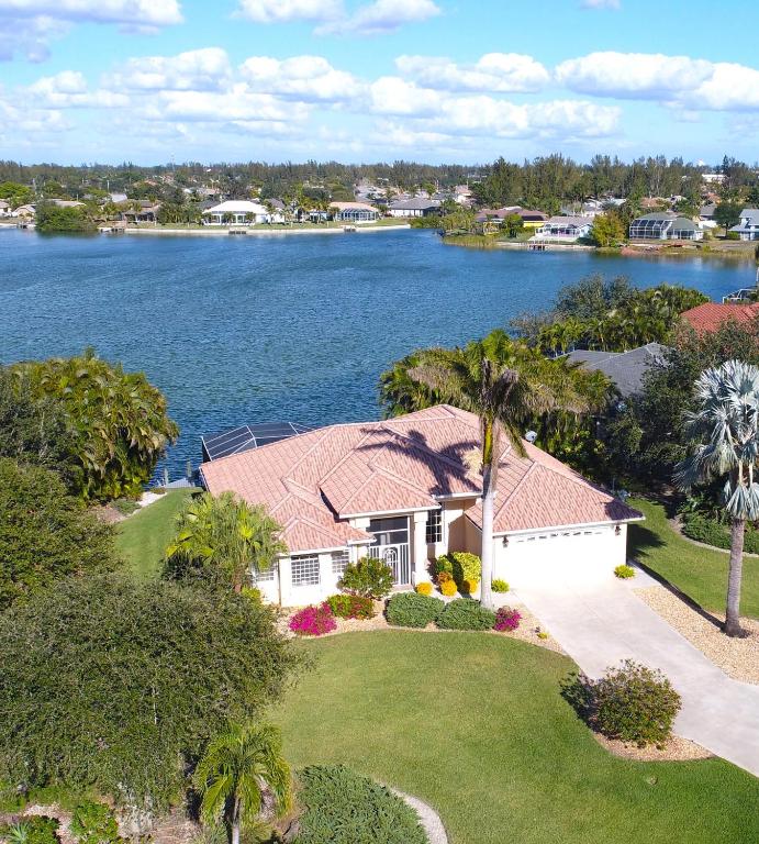 Lake View Villa - main image