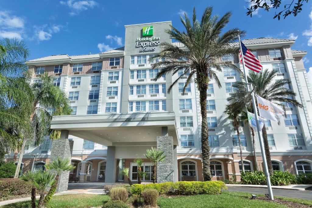 Holiday Inn Express & Suites S Lake Buena Vista an IHG Hotel - main image