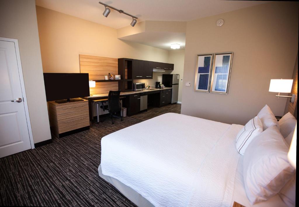 TownePlace Suites by Marriott Boynton Beach - image 2