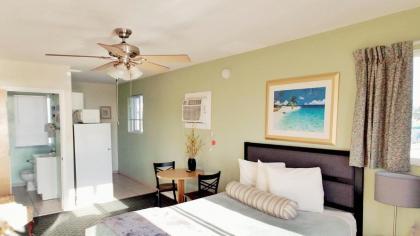 Johns Pass Beach Motel - image 4