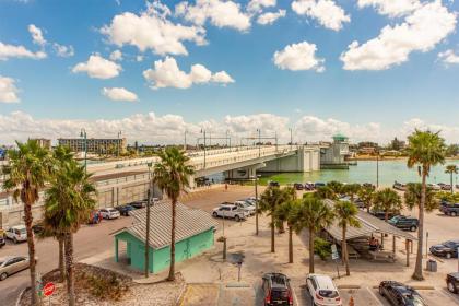 305 Beach Place Condos St Petersburg