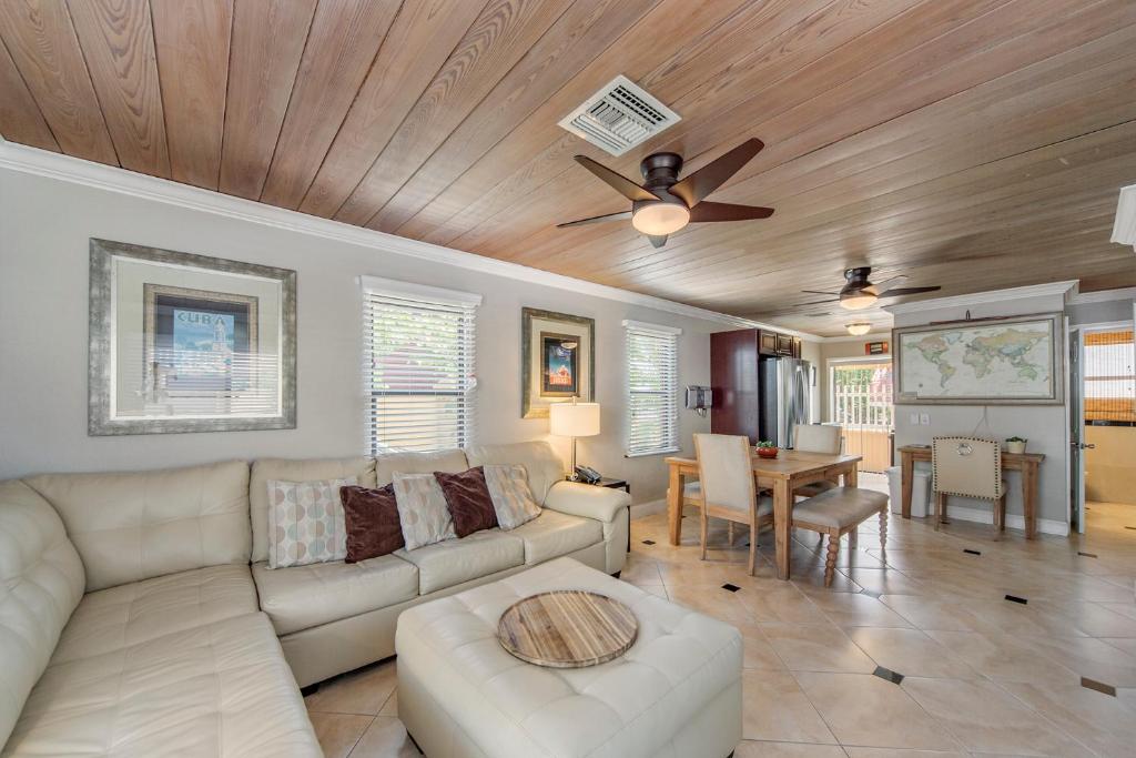 113 Surf Song Resort - main image