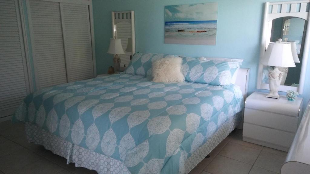 Aqua Mar Condos - image 2