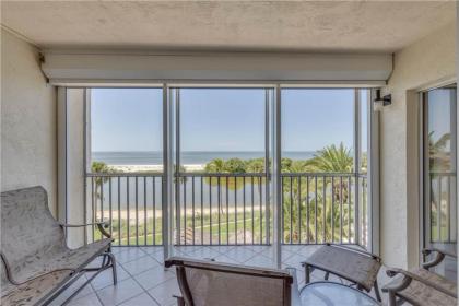 Sun Caper 308 2 Bedrooms Sleeps 4 Heated Pool Gulf Front Elevator Fort myers Beach Florida