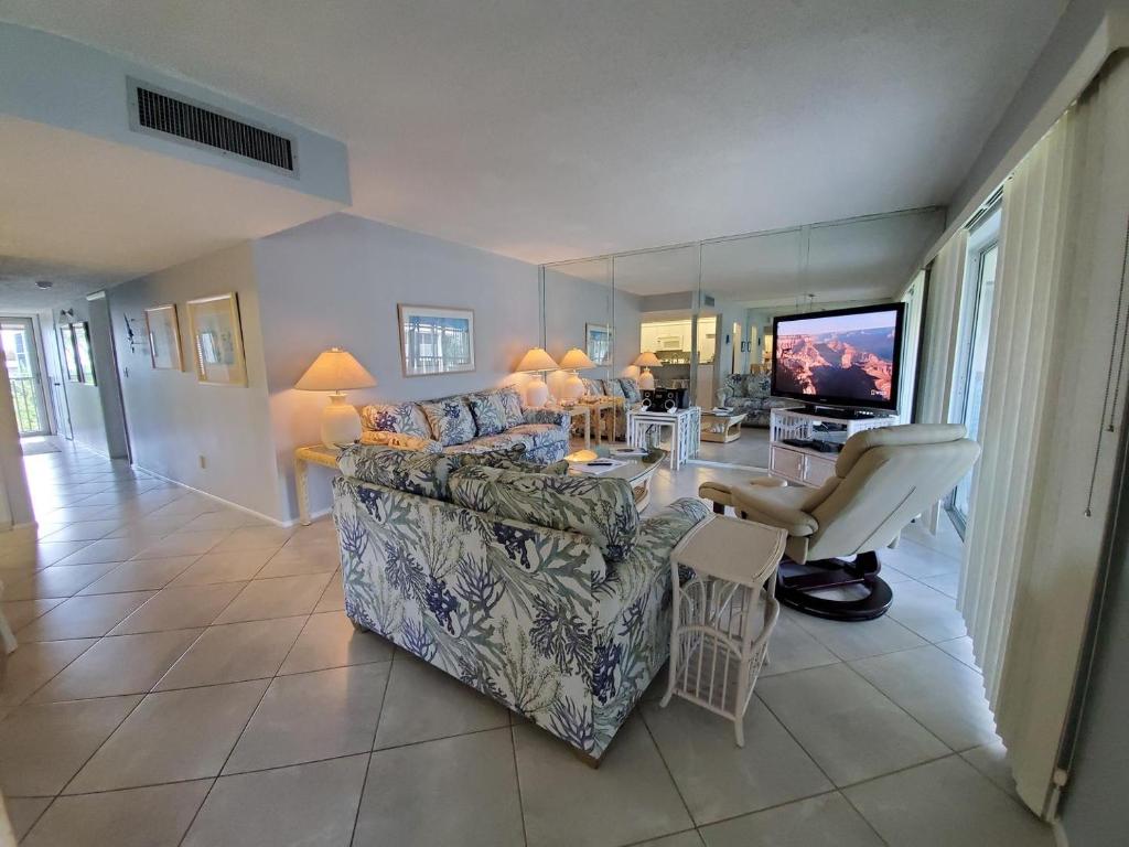 Sanibel Siesta On The Beach Unit 504 Condo - main image