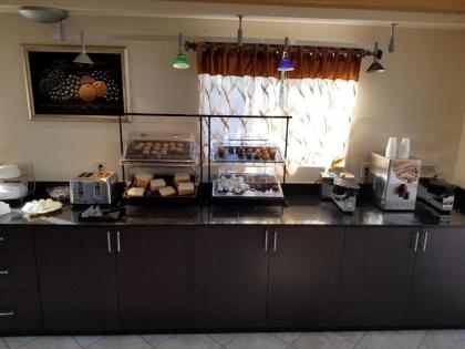 Americas Best Value Inn Fort Myers - image 2