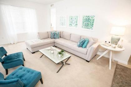 Modern Vacation apartment with a lake view at Vista Cay Resort 93169
