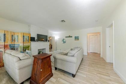 Beachside Home - Pool and Beach - image 2