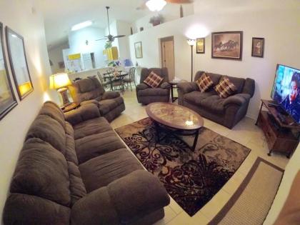 Fabulous 4 Bedrooms Villa 3 Bath with Private Pool 15 Min to Disney - image 3