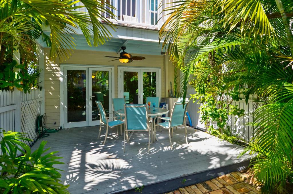 Linger Longer (Townhouse) - main image