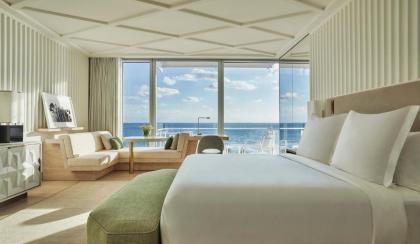 Four Seasons Hotel at The Surf Club - image 4