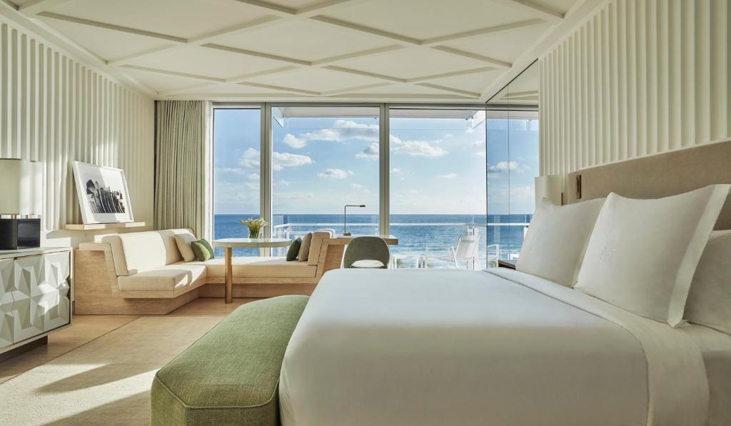 Four Seasons Hotel at The Surf Club - image 4