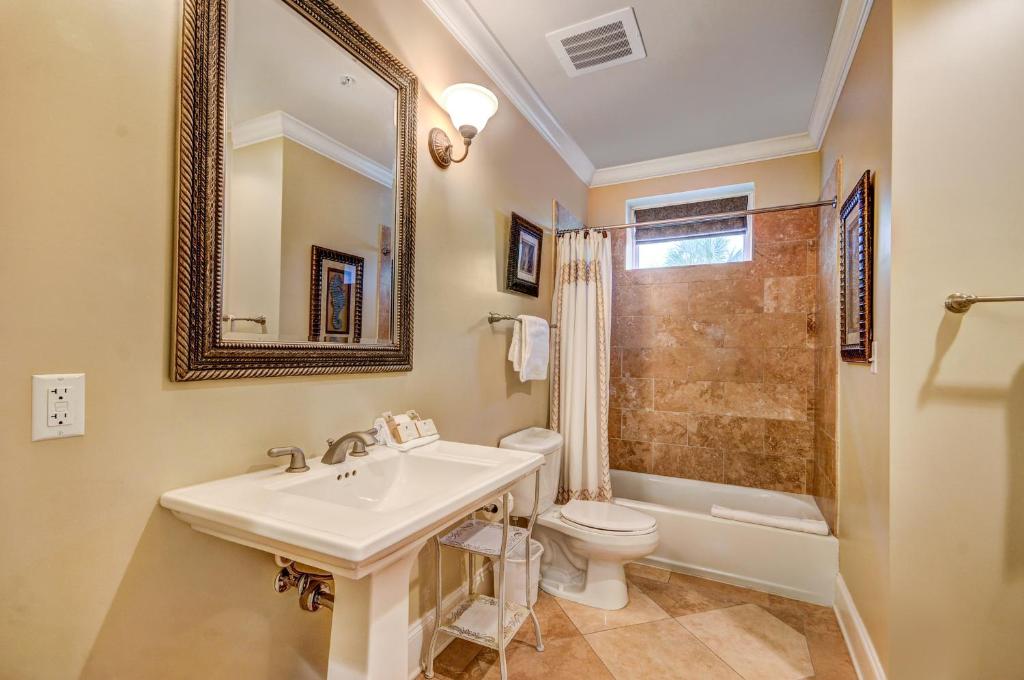Adagio F205 in Blue Mountain Beach by RealJoy Vacations - image 2
