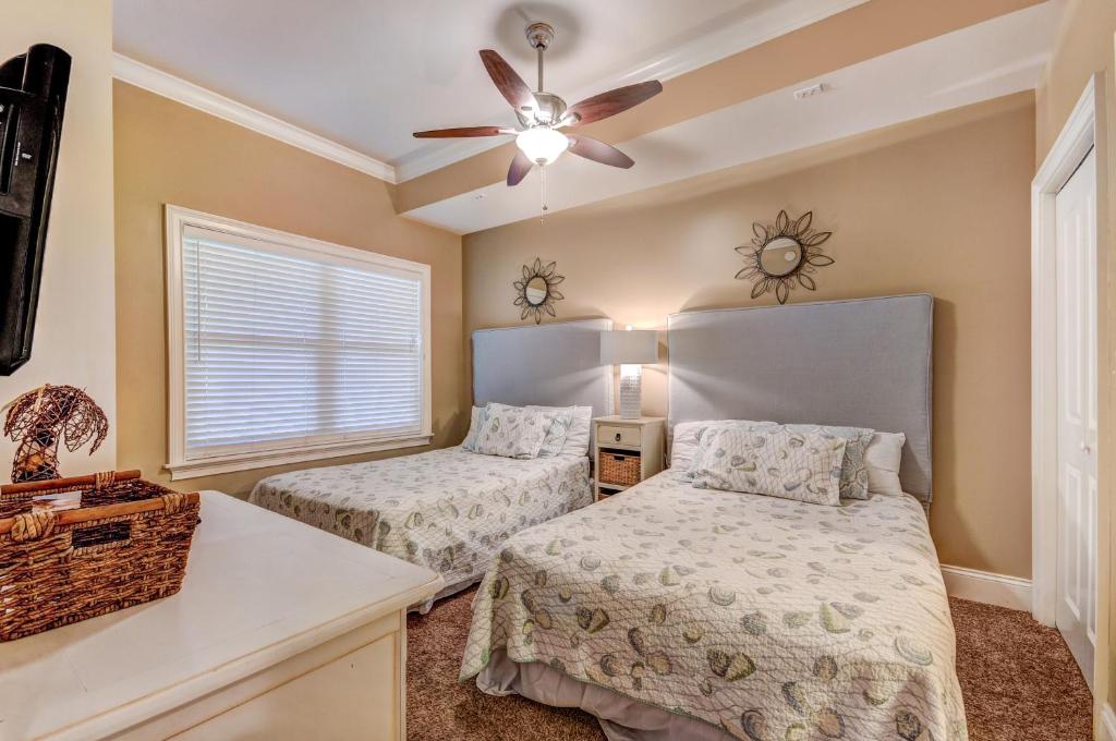 Adagio F205 in Blue Mountain Beach by RealJoy Vacations - image 5