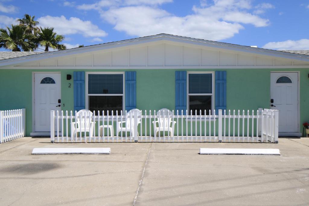 The Anna Maria Island Beach Breeze - image 5