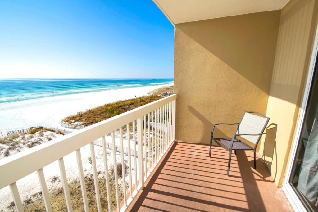 Pelican Beach Resort 410 by RealJoy - image 4