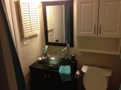 Elegant 1 Bedroom Condo With Swimming Pool Gym Access All Included In Convenient Fort Myers Location Near Golf Courses and Sanibel Island - image 4