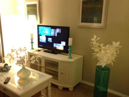 Elegant 1 Bedroom Condo With Swimming Pool Gym Access All Included In Convenient Fort Myers Location Near Golf Courses and Sanibel Island - image 5