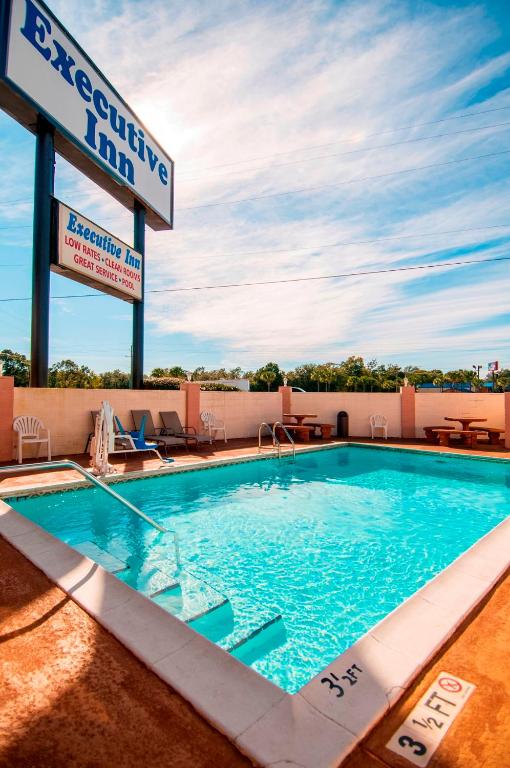 Executive Inn - main image