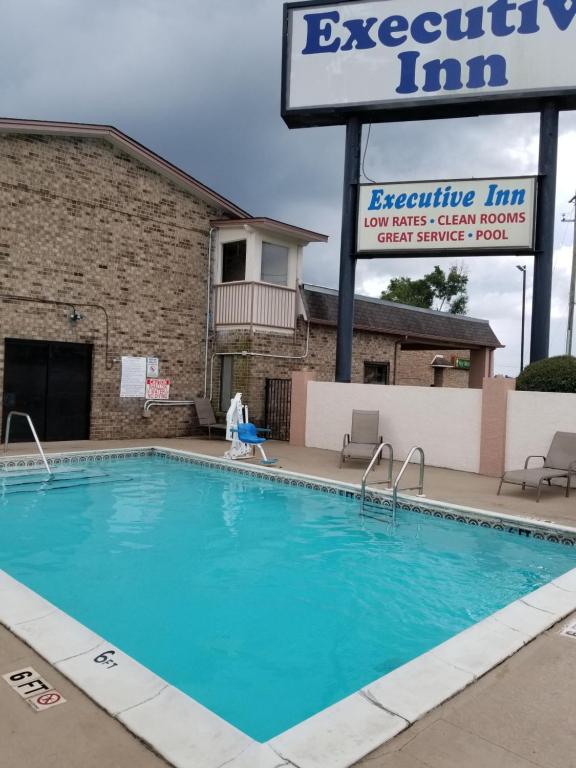 Executive Inn - image 3