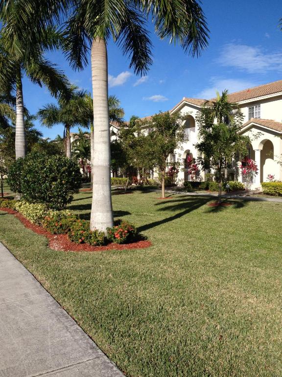 Speedway Blvd Townhouse - main image