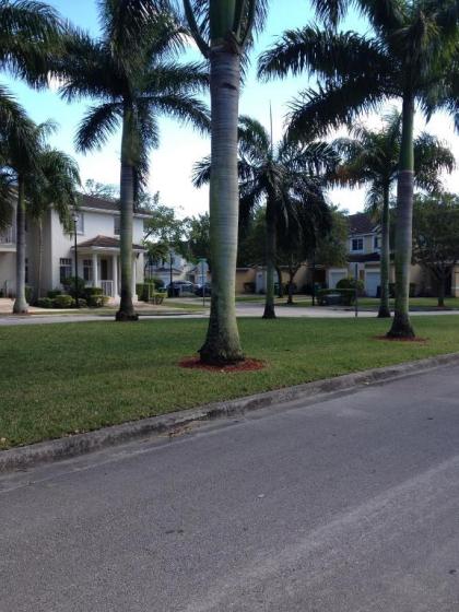 Speedway Blvd Townhouse - image 3