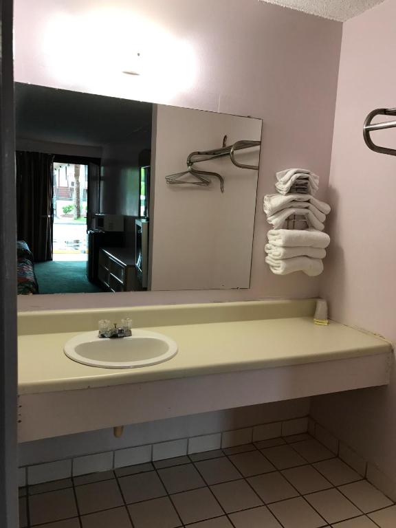 Enterprise Motel - image 3