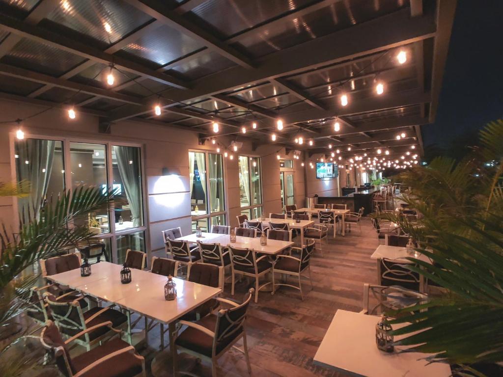 Wingate by Wyndham Miami Airport - image 4