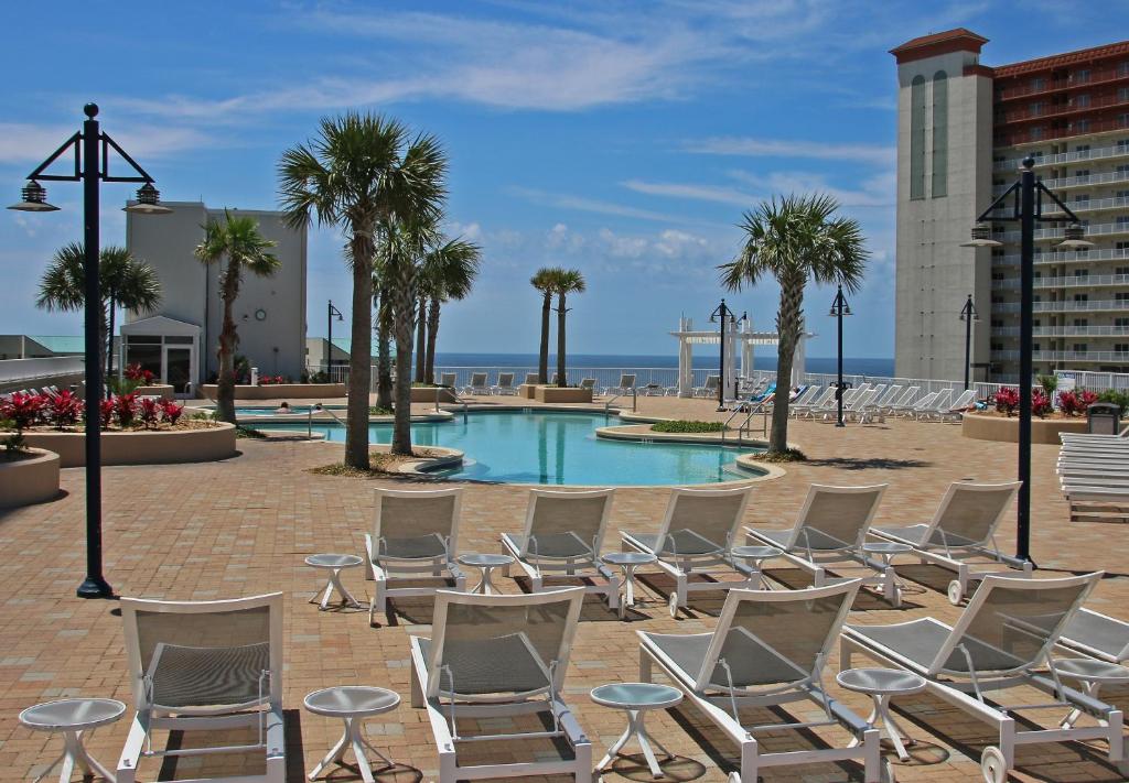 Laketown Wharf Resort by Emerald View Resorts - main image