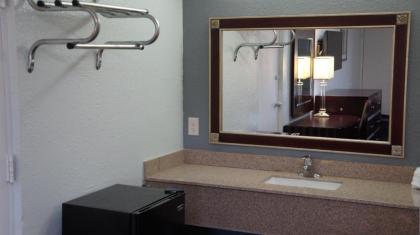 Riverview Inn - image 3