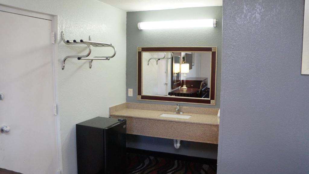 Riverview Inn - image 4