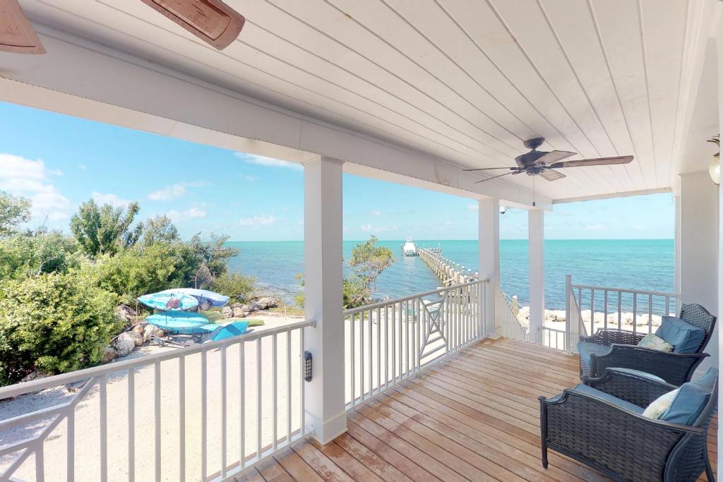 Marathon Waterfront Recreational Paradise - main image